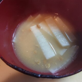 納豆と大根の味噌汁